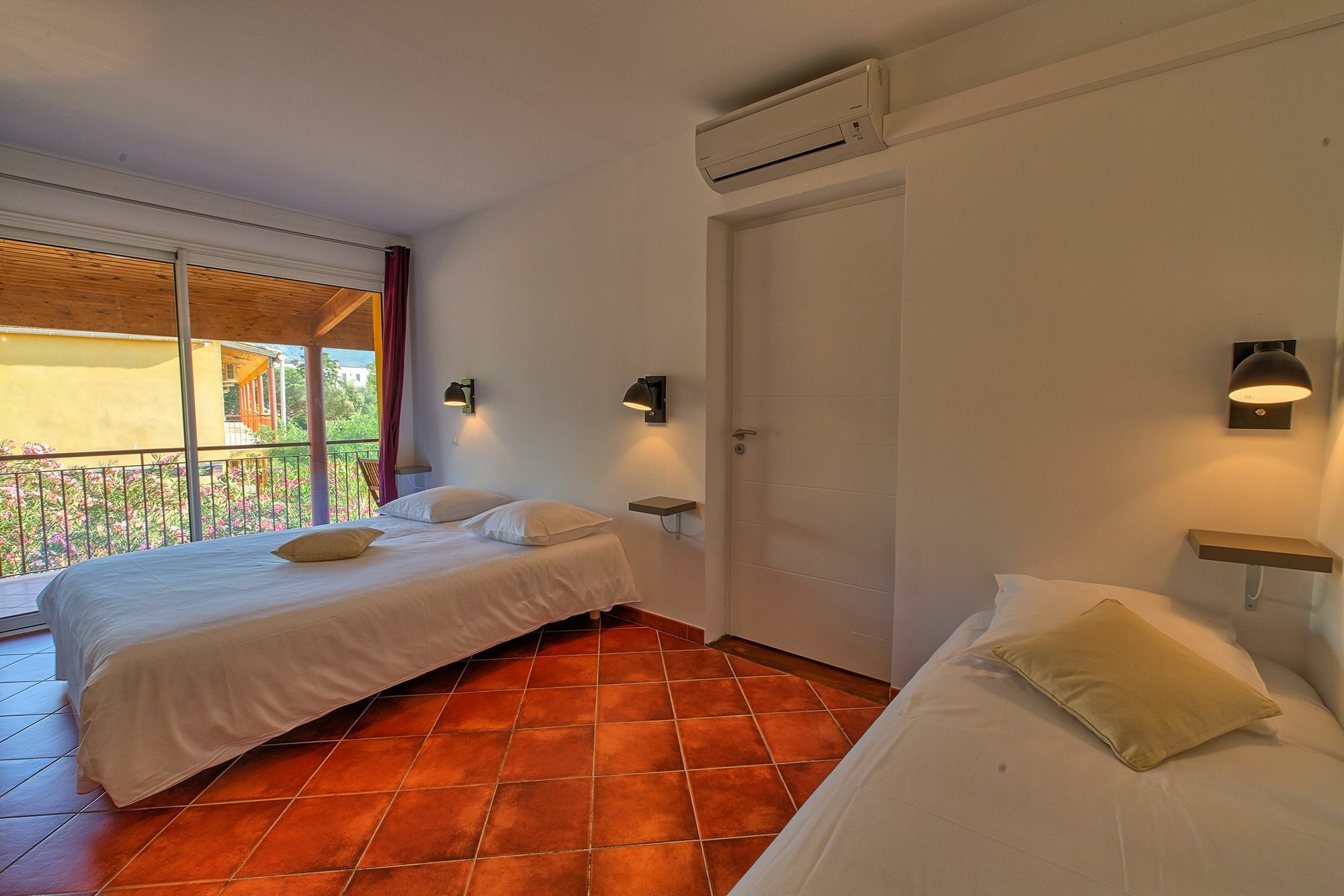 Casa Vecchia Rooms + Apartments 칼비 외부 사진